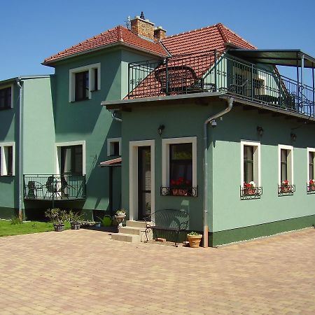 Penzion Večerka Lednice Exterior foto