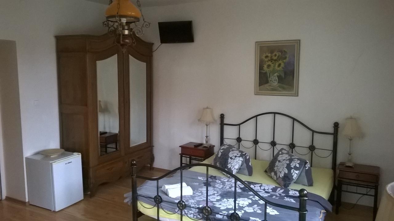 Penzion Večerka Lednice Exterior foto